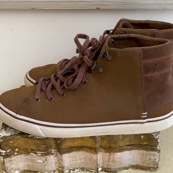 UGG Brown size 7.5 - Picture 4 of 6